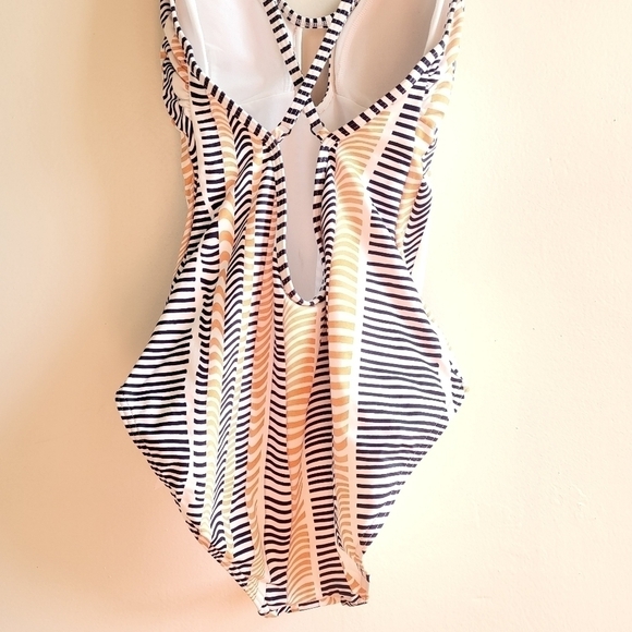 New Sunseeker Printed Front Keyhole Adjustable Spaghetti Strap Swimsuit 6 US - Picture 10 of 16